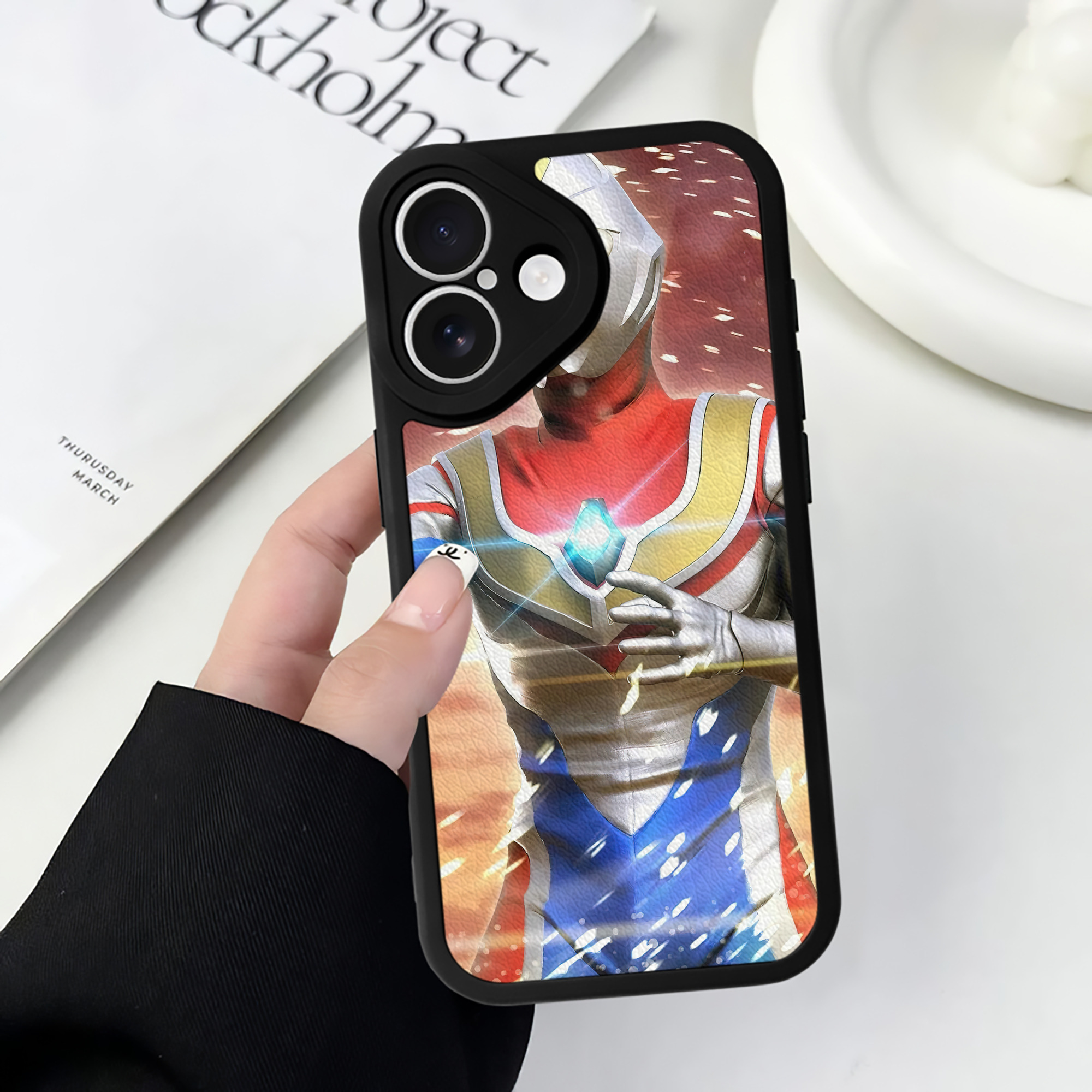 （画像用） ウルトラマン Ultraman 【iPhone 16シリーズ対応】シリコンスマホケース（レザー調） 材質：シリコン